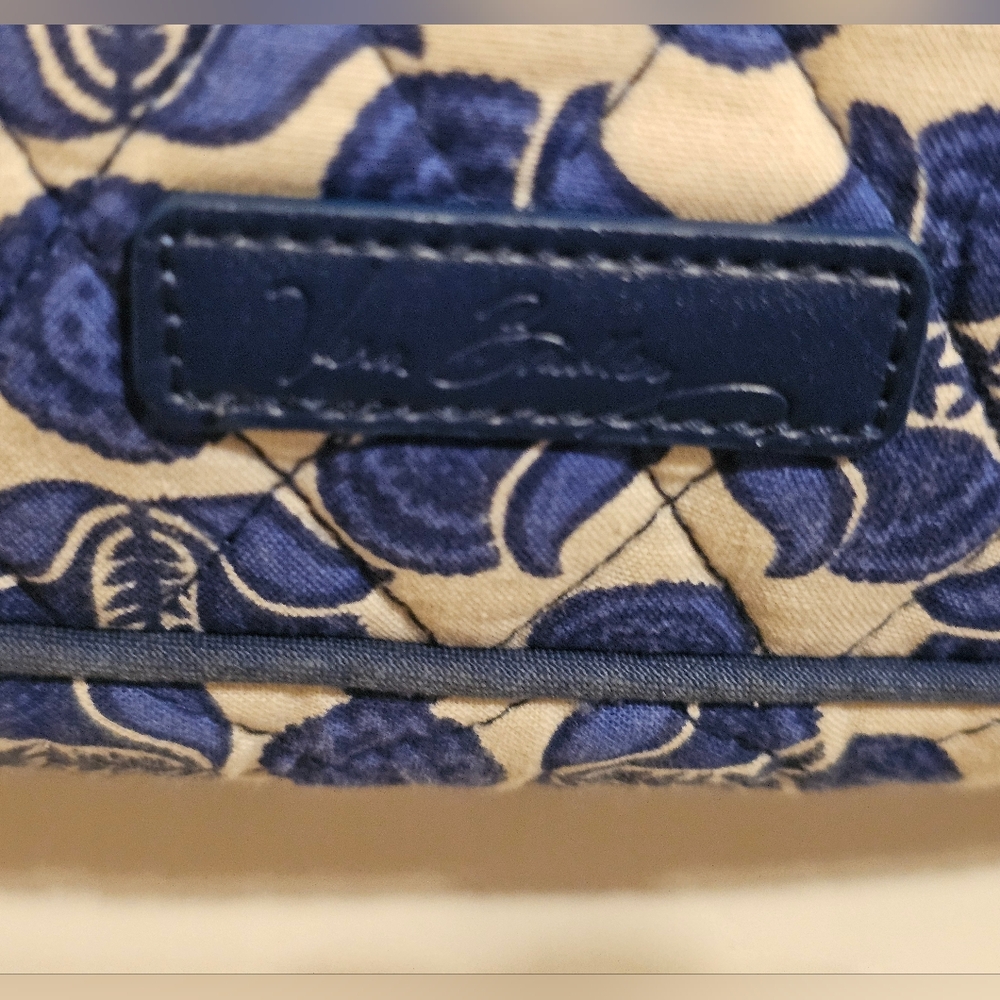 Vera Bradley Blue and Cream Floral Crossbody Bag - Picture 2 of 5